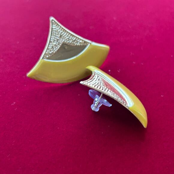 Vintage Modernist Gold and Yellow Enamel Fan Sculptural Statement Earrings - Picture 5 of 16